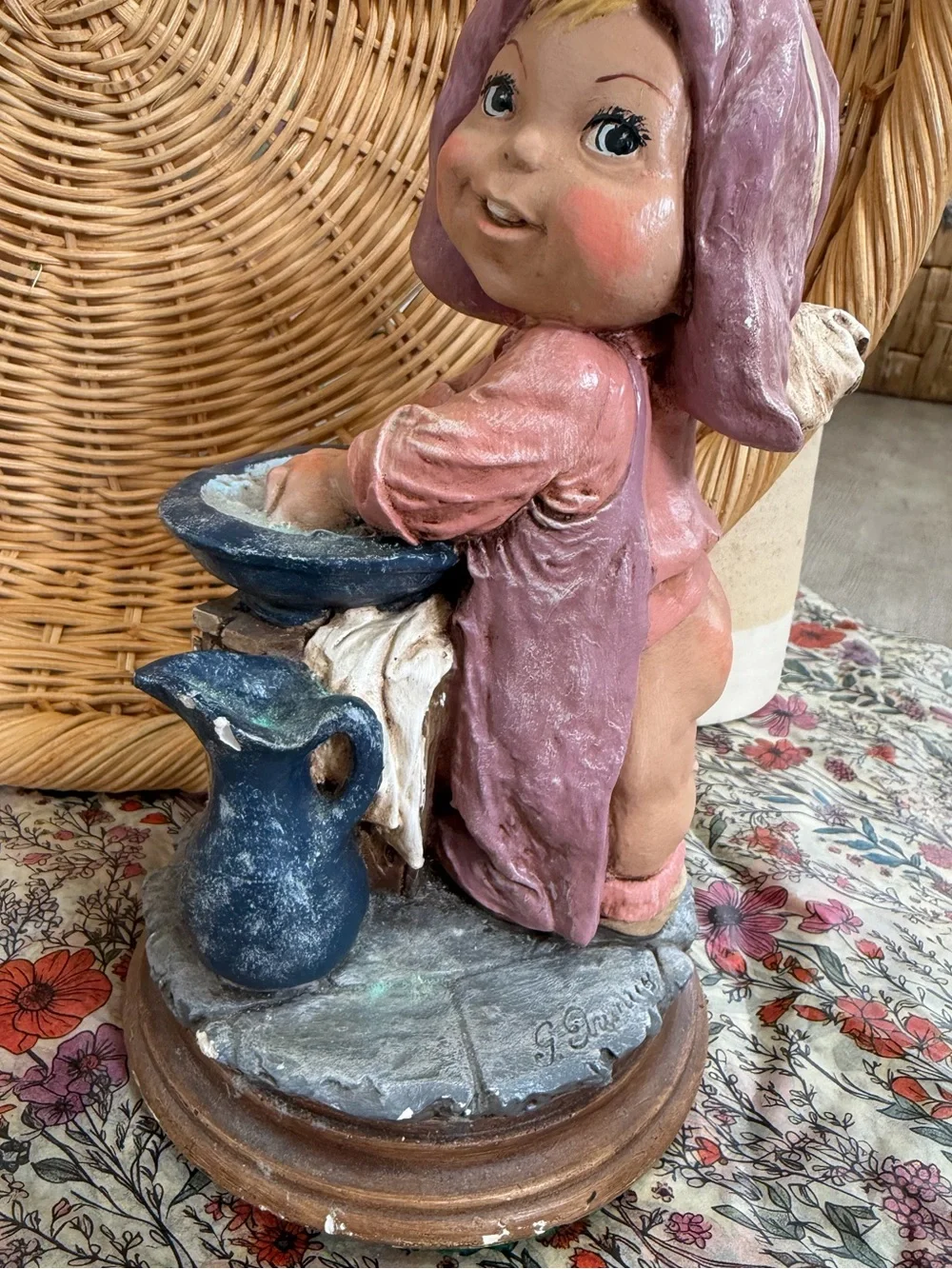 Vintage Giuseppe Armani Figurine Girl Washing Hands COLORFUL Signed Rare
